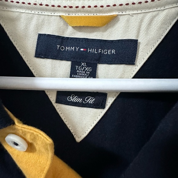 Tommy Hilfiger size XL - Picture 2 of 2